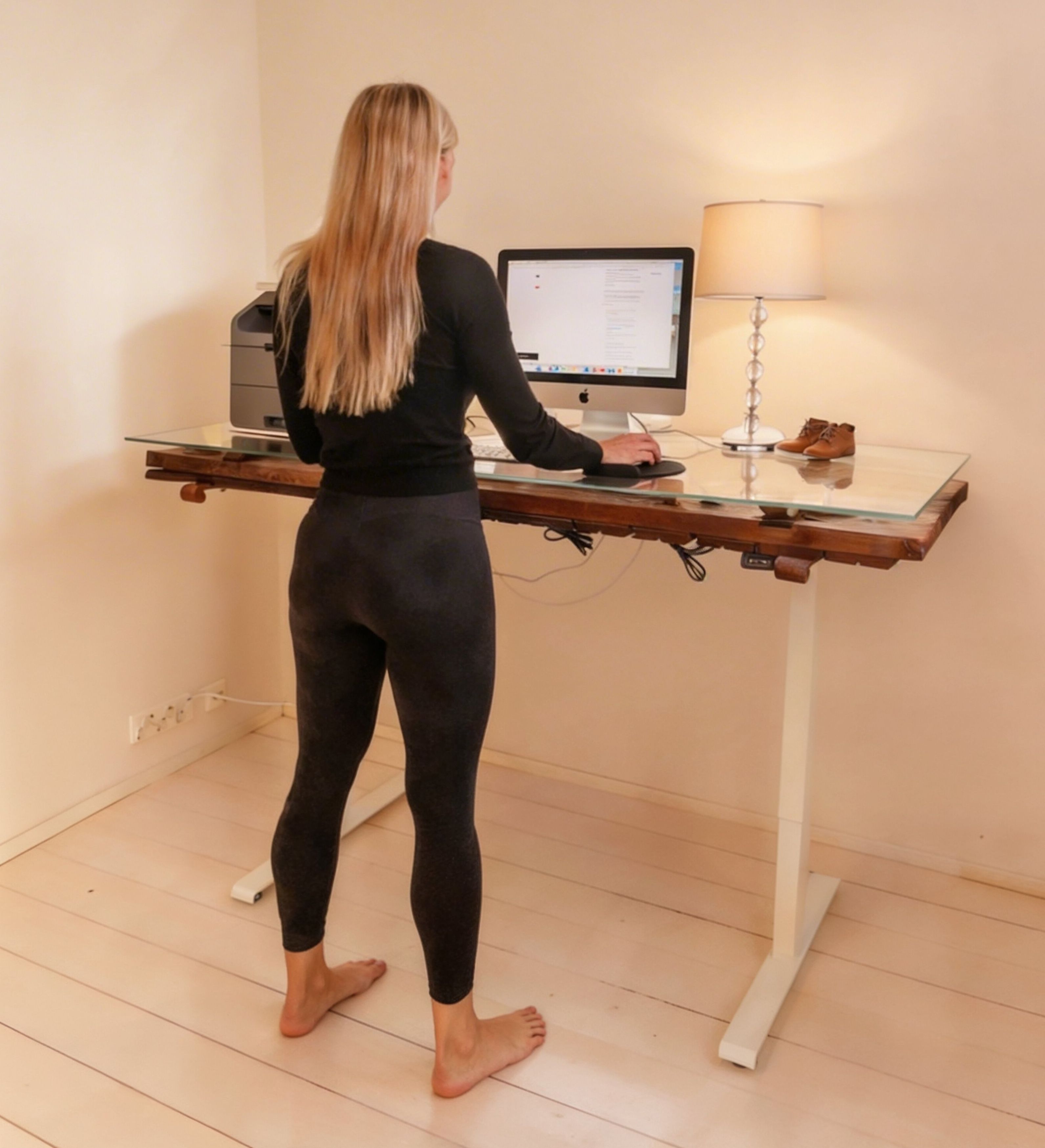 Worker standing evenly at a standing desk